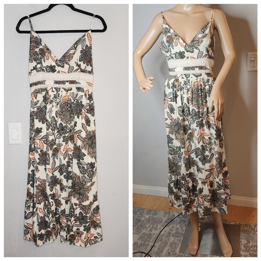 Rusttydustty Floral sleeveless midi dress.  Ruffle hem. Rayon. Smocked. Size XL.